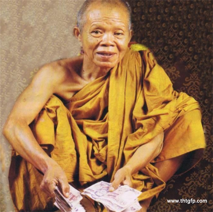 “泰国圣僧”龙婆坤：捐款60亿泰铢，接受国王跪拜、传奇的一生