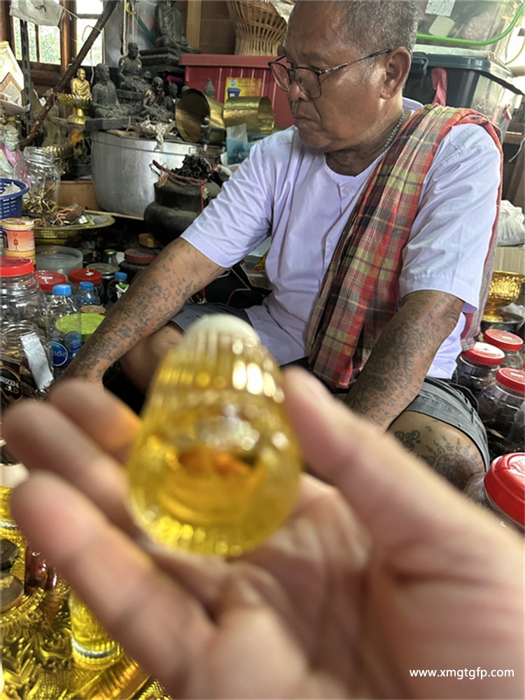 阿赞兑 百花人缘招财油 泰国佛牌 (3).jpg