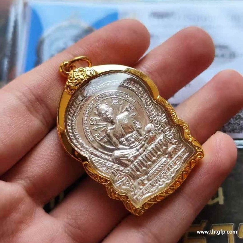龙婆坤 2557 骑猪自身 二期纯银自身像 龙婆坤 2557 骑猪自身 二期纯银自身像 (2).jpg