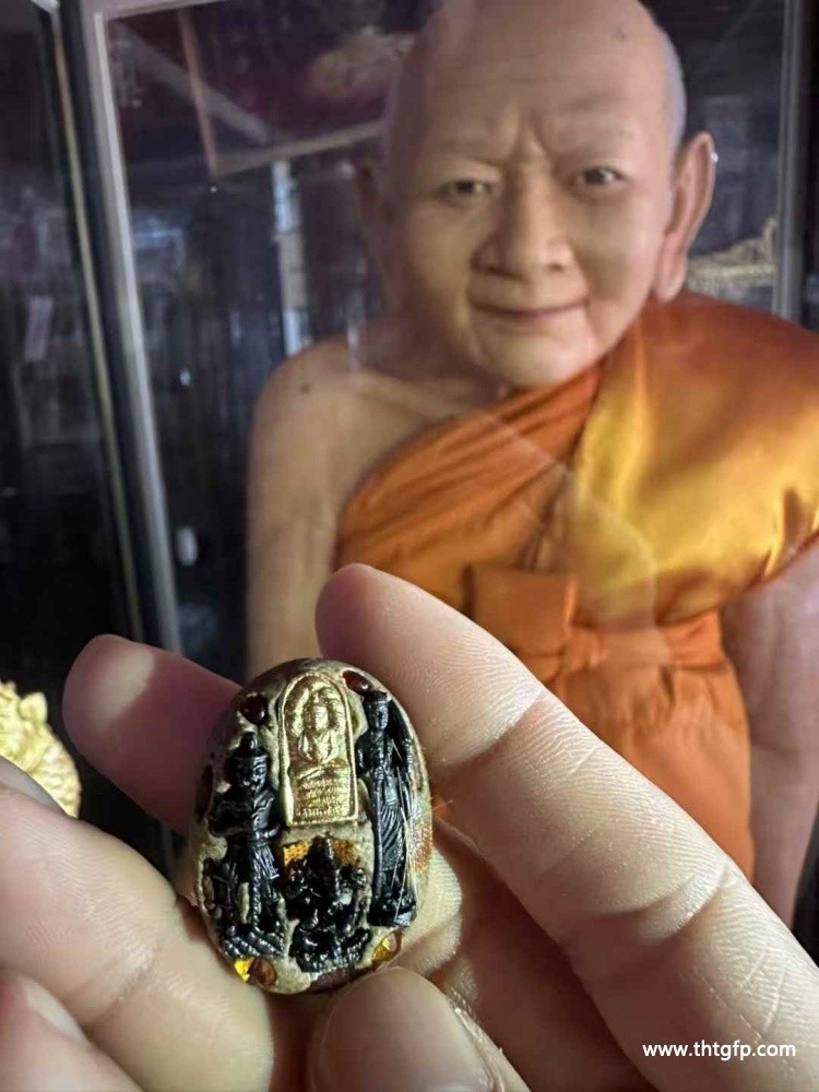 泰国佛牌 龙婆洪 2555 大摸自身像 泰国佛牌 龙婆洪 2555 小模自身像.jpg (2).jpg
