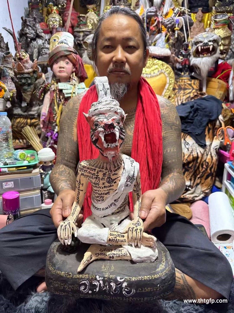 阿赞湾猜 法会版布周 (2).jpg
